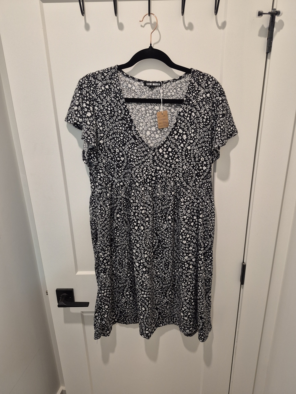 Steve Madden Black & White V-Neck Floral Mini Dress